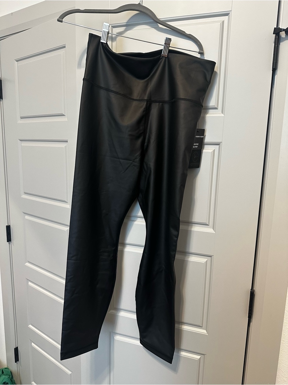 Reflex 90 Degree Pleather Style Black High-Rise Active Tights